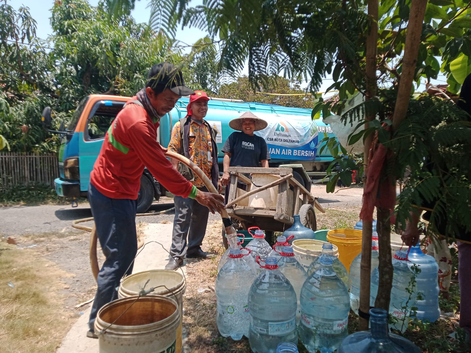 Bantuan air bersih akibat kekeringan untuk 4 kecamatan